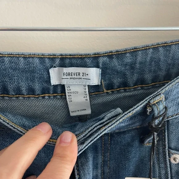 New With Tags Forver 21 Straight Leg Denim - Picture 4 of 6